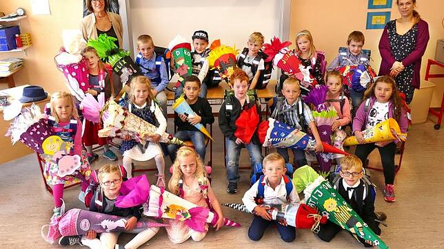 Grundschule Laiz, Klasse 1a, Lehrerinnen Angelika Guhl und Vanessa Baumgärtner.
