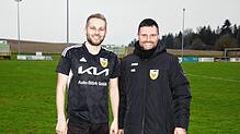 Die Trainer de SV Mühlhausen, Manuel Gutacker, links, und Niklas Bucher, sahen nach dem Wechsel eine durchschlagskräftigere Elf beim 2:2 ...
