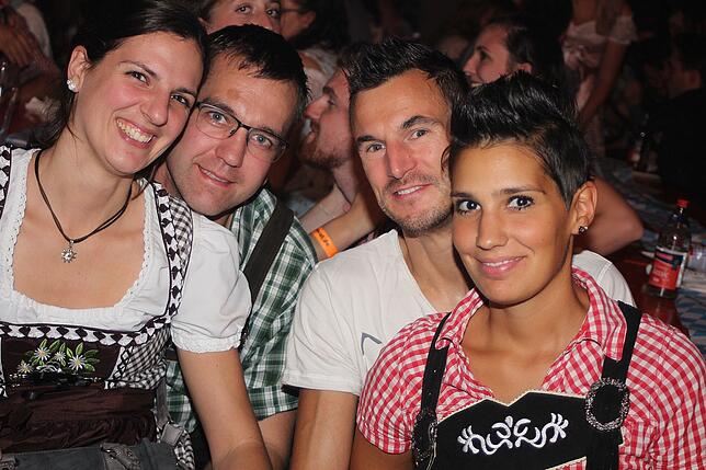 Bild 12: 1400 Gäste feiern die Halloweennacht in Tracht mit der Band Allgäu Power