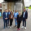 Politprominenz in Lottstetten am Bahnviadukt: Niklas Nüssle, Bürgermeisterstellvertreter Mathias Dufner, Rita Schwarzelühr-Sutter, ...