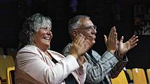 Die Landtagsabgeordnete Martina Braun und Staatssekretär Arne Braun kommen in den Genuss einer besonderen Aufführung. Foto: Birgit ...
