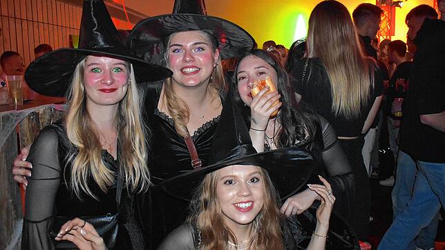 Gruselige Verkleidungen sind an Holloween Pflicht! Unser Bild stammt aus dem Jahr 2024 und entstand in der Schlüchttalhalle in Ühlingen. ...