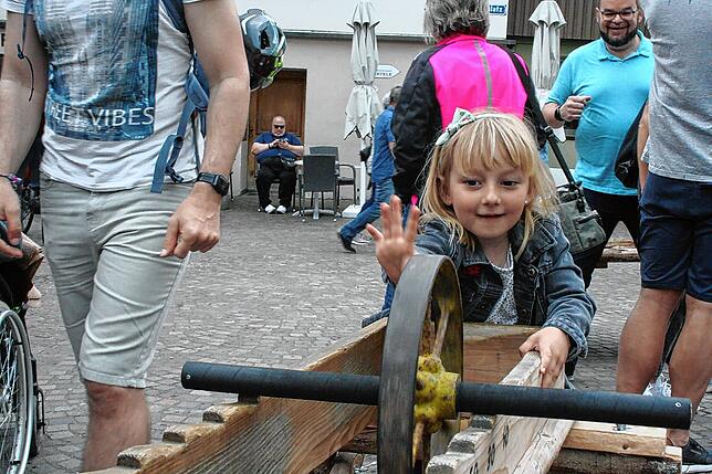Auf dem Spitalplatz haben vor allem Kinder ihre Freude. Sie dürfen auch mal etwas ausprobieren.