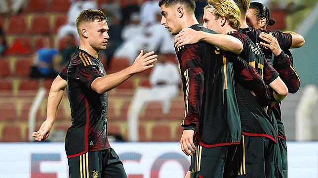 Niclas Füllkrug (2. v. r.) jubelt nach seinem 1:0 mit seinen Teamgefährten Leroy Sane, Julian Brandt, Kai Havertz und Joshua Kimmich
