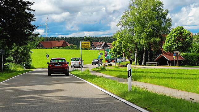 Derzeit müssen Autofahrer einen großen Umweg über Buchenberg und Peterzell in Kauf nehmen. Ende kommender Woche soll damit Schluss sein.