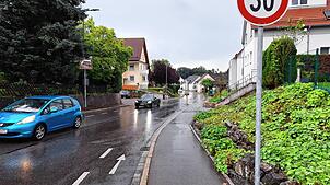 Seit Beginn der Umleitung gilt in Efrizweiler Tempo 30. Die Anwohner sagen, es werde zu schnell gefahren und die Stadt kontrolliere zu ...