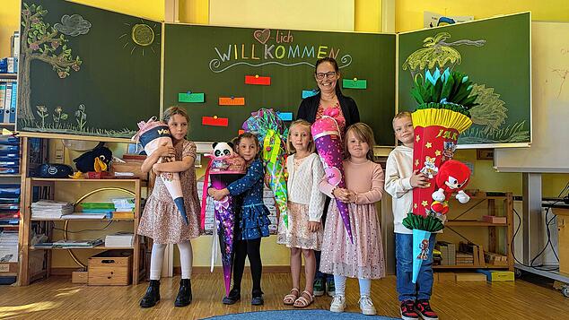 Klasse 1a: Die zehn Erstklässler mit ihrer Lehrerin Alexandra Abt.