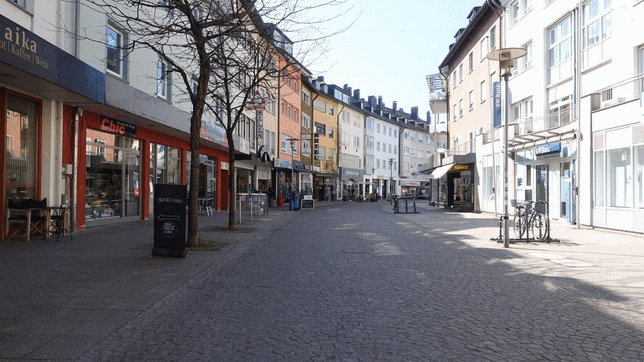 Blick in die Karlstraße am 18. März und am 18. Mai 2020.