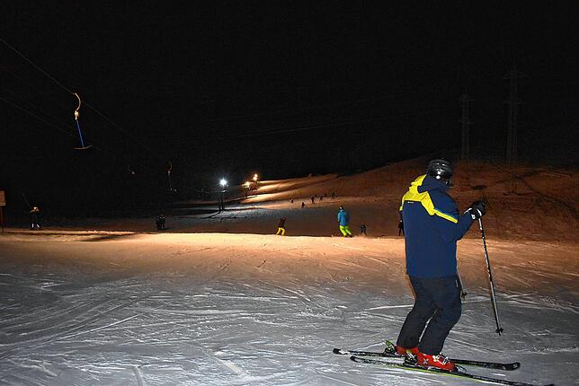Reger Betrieb herrschte auf der ausgeleuchteten Piste in Brenden, wo das Flutlicht für gute Sicht sorgt.