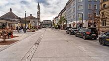 Der Bahnhofplatz ist jetzt ein verkehrsberuhigter Bereich, der für den motorisierten Individualverkehr gesperrt ist. Nach jahrelangem ...