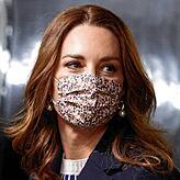 Stilsicher: Herzogin Kate trägt zu jedem Outfit eine passende Maske.