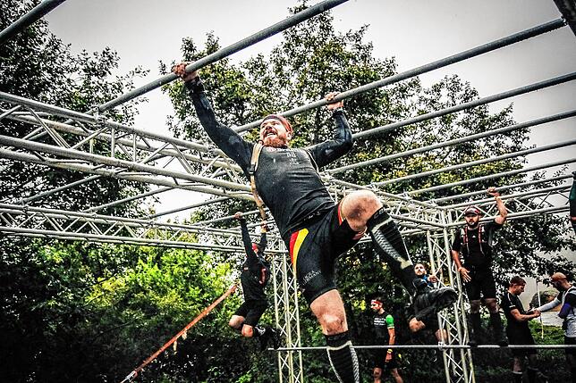 Marcel Wunn am Hindernis &bdquo;Monkey Bars&ldquo;. Der Hepbacher Extremsportler nahm an der Spartan-Europameisterschaft im ...