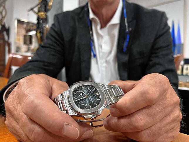 Schmuck und Uhren gehören zur den Schwerpunkten des Auktionators. Das Modell Nautilus des Nobeluhren-Herstellers Patek Philippe kostet ...