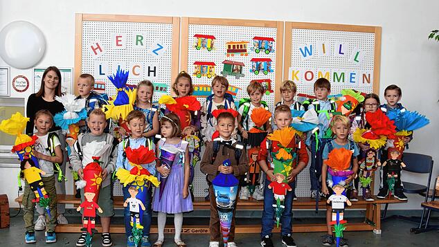 16 Jungen und Mädchen wurden in die Klasse 1a der Grundschule Weilheim eingeschult. Klassenlehrerin ist Jenny Ramos.