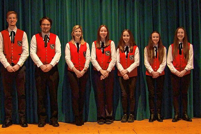 Ein erfreulicher Tagesordnungspunkt im Rahmen der Hauptversammlung des Musikvereins Stetten-Bergöschingen war die Aufnahme von sieben ...