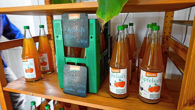 Der Hofladen Breitwiesen mit Selbstbedienung. Im Angebot gibt es auch frischen Apfelsaft.