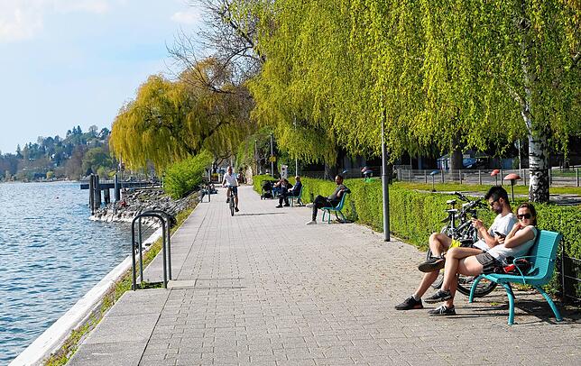 An den Ausweichstellen östlich des Mantelhafens beim Minigolfplatz konnten Besucher den See &ndash; unter Einhaltung der Regeln &ndash; ...