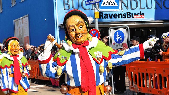 Bild : Fasnetssunntig-Umzug: Historische Narrenzunft Markdorf zieht alle an