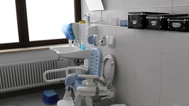 Im Zuge des Umbaus wurde auch eine Toilette eingebaut, die für Kinder mit körperlicher Behinderung geeignet ist.