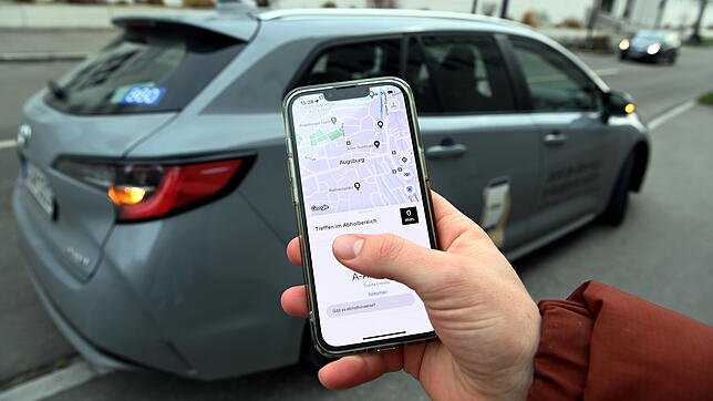 Uber in Augsburg Uber in Augsburg, Über den Anbieter Uber kann man jetzt Fahrten in Augsburg buchen, Konkurrenz fürs Taxi