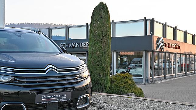 Das Autohaus Schwander feiert in diesem Jahr sein 100-jähriges Bestehen und die Bevölkerung darf mitfeiern. Bild: k-aro