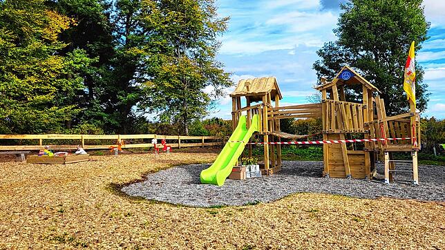 Der Bürgerverein Egg hat den Waldspielplatz auf eigene Kosten neu aufgebaut. Jetzt möchte er dort ein Insektenhotel errichten und den ...