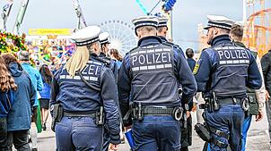 Die Polizei hatte am ersten Wochenende des Stuttgarter Volksfests Cannstatter Wasen einiges zu tun.