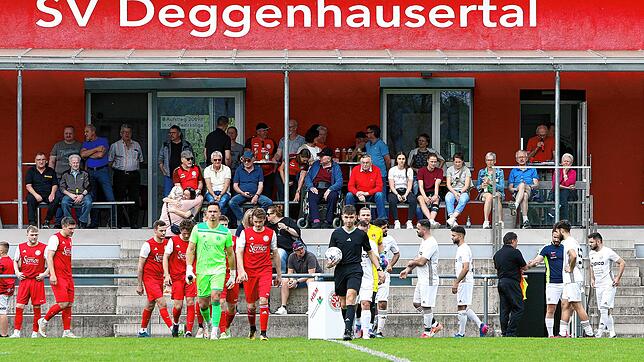 Bild : Die besten Bilder vom Kellerderby zwischen dem SV Deggenhausertal und Türk. SV Konstanz