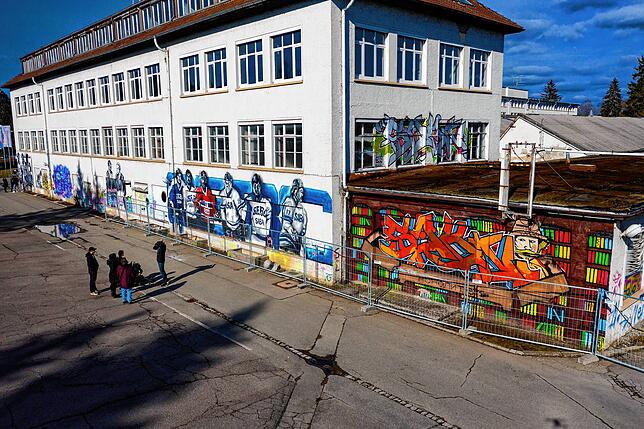 Vergängliche Kunst. Rund 20 Künstler gestalteten gemeinsam mit den Initiatoren Jonas Fehlinger und Steffen Schulz die Abbruchgebäude ...