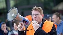 Kristian Loroch, stellvertretender Vorsitzender der EVG, Ende Februar in Fulda. Die Gewerkschaft bestreikt viele Bahnunternehmen in ...
