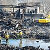 Große Pfützen Löschwasser sammeln sich nach dem Großbrand im ehemaligen Wehra-Areal an. Die Aufnahme entstand am 31. Dezember 2022.