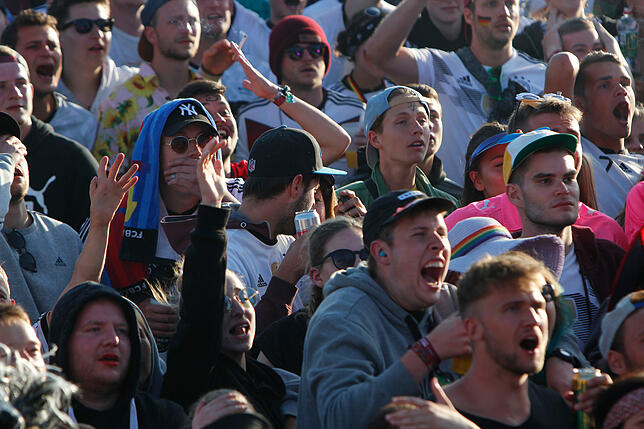 Bild 10: Public Viewing auf dem Southside am Samstag