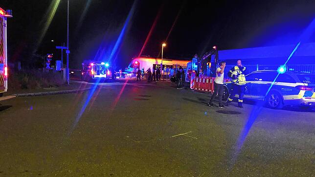 Die S-Bahn war direkt im Haltepunkt Schopfheim West zum Stehen gekommen. Die junge Frau war auf Höhe des Bahnübergangs verletzt liegen ...