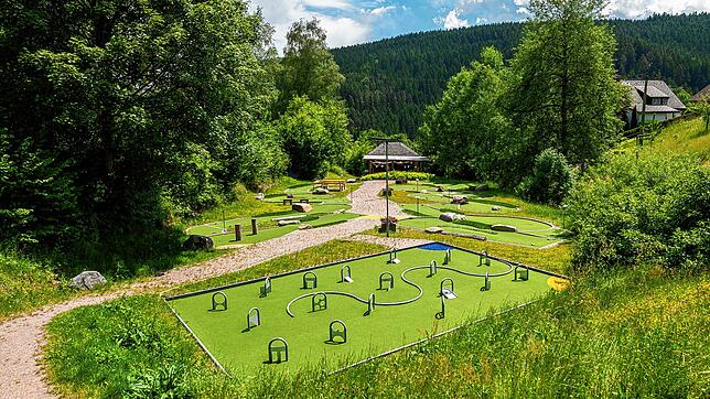 Blitzsauber steht sie da, die Spiellandschaft in Tennenbronn – ab Freitag kann die ganze Familie mit Spiel und Spaß dort verweilen. ...