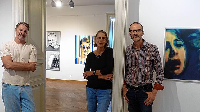 Das Bild des Menschen steht im Blickpunkt der Ausstellung von Ralph Schulz, Marga Golz und Dieter Weißenberger (von links), die der ...