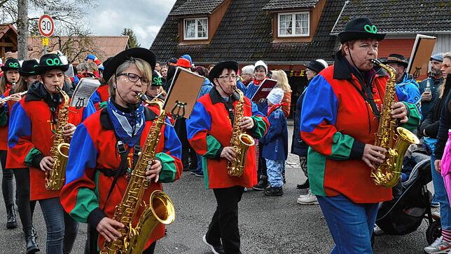 Närrisches Herzblut: Der Fasnet-Umzug durch Neuhausen | SÜDKURIER
