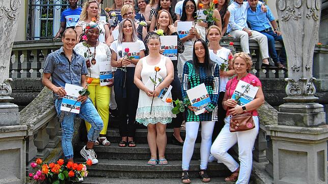 Die Justus-von-Liebig-Schule verabschiedete die Absolventen der dreijährigen Berufsfachschule für Altenpflege: Für den Bestschnitt von ...