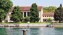 Mal zwei Tage wegen Personalmangels geschlossen, dann witterungsbedingt: das Rheinstrandbad. Bürgerinnen und Bürger üben deshalb Kritik ...