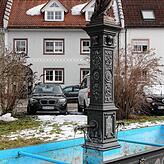 Der Brunnen an der Blaumeerstraße wurde auch beschädigt.