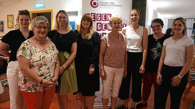 Das Führungsteam des Vereins Frauen- und Kinderschutzhaus Kreis Waldshut (von links): Ann-Dorothée Zühlke (Geschäftsführerin), Gabriele ...