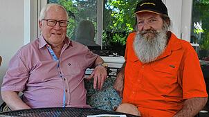 Manfred Kuks und Hubert Heigle sind die Gehrenbergspatzen. Nun verabschiedet sich das Duo nach 45 Jahren mit einer neuen und letzten CD ...