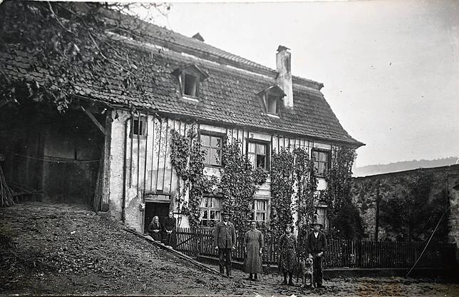 Dieses ehemals zum Gurtweiler Schloss gehörende und inzwischen längst abgerissene Marstallgebäude wurde von Werner Jägers Vorfahren im ...