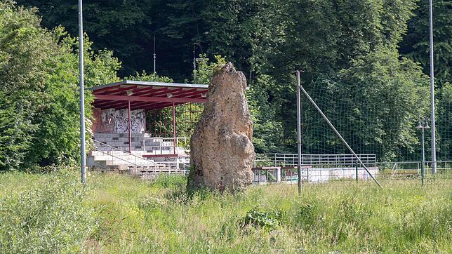 Direkt am ehemaligen Fußballplatz des FC Tiengen ist der Langestein der Namensgeber für die Langensteinwiese, aber auch für das später ...