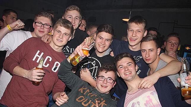Bild : Rottweiler Partynacht Saturday 8 Fever sorgt für volle Kneipen