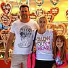 Daniel (von links), Silvia und Sofia Fassbender aus Köln machen gerade in unserer Region Urlaub. Die Familie freut sich, in Stockach ...