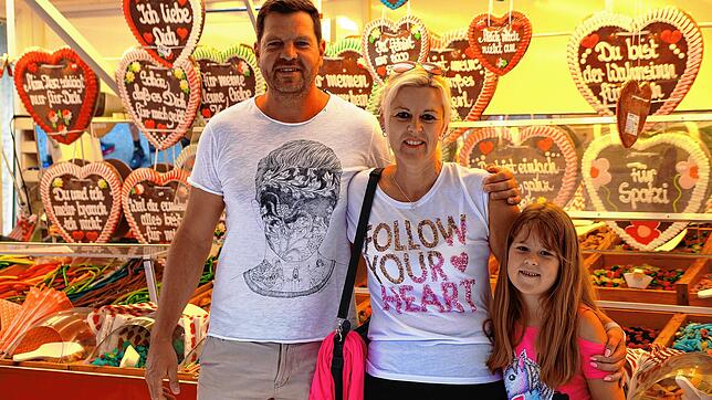 Daniel (von links), Silvia und Sofia Fassbender aus Köln machen gerade in unserer Region Urlaub. Die Familie freut sich, in Stockach ...