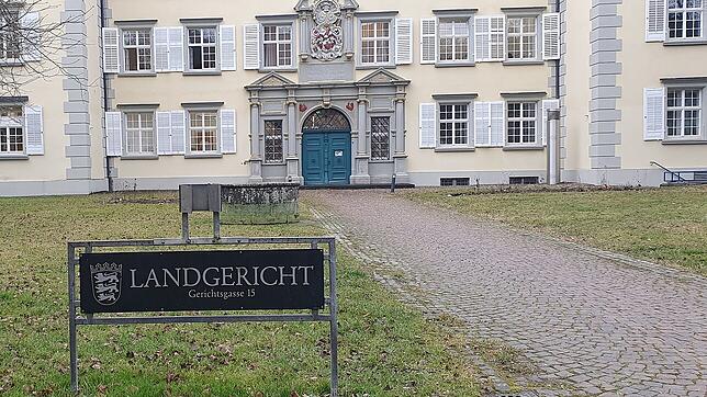 Am Landgericht in Konstanz ist ein 36-Jähriger aus Villingen-Schwenningen wegen Körperverletzung in Tateinheit mit schwerer ...