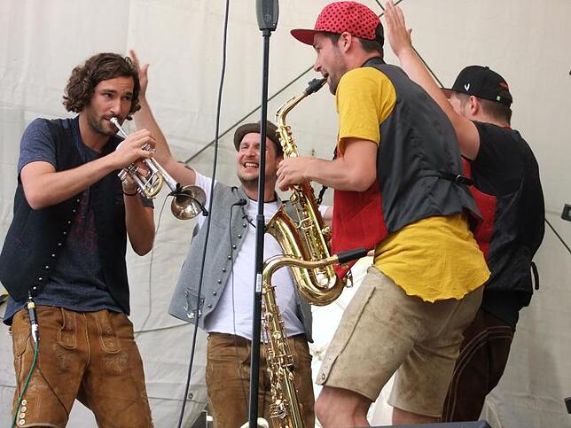 Die Brasserie trieb als erste Band das Blech-Fieber am Konzert-Segel so richtig in die Höhe – Nebenwirkungen inklusive.