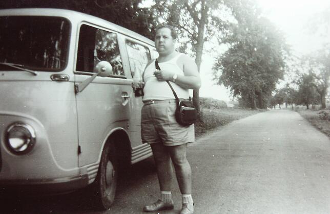 Karl Baader fuhr früher mit Tochter Hannelore in einem Ford Transit übers Land und versorgte dort die Menschen mit frischen Backwaren ...