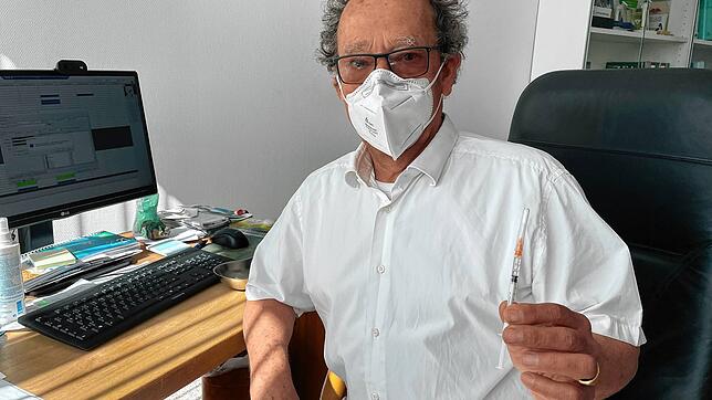 Hausarzt Johannes Probst aus St. Georgen möchte mit seinen Kollegen die Gefahr der Ansteckung reduzieren – für die Patienten und ...